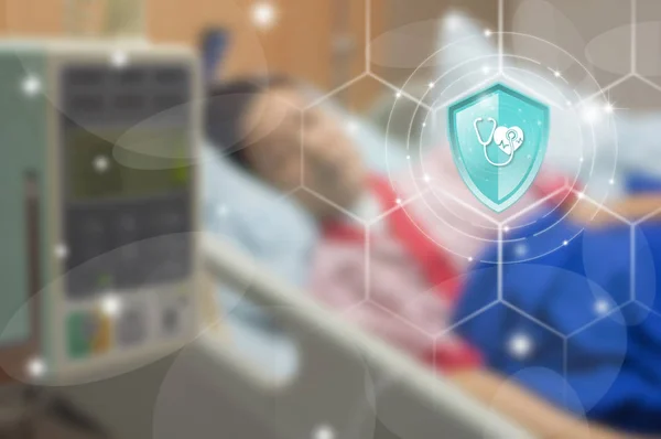Krankenversicherung Knopfschild Schutz Gesundheit Auf Virtuellem Bildschirm Vor Kranker Kulisse — Stockfoto