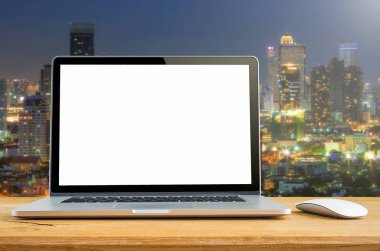 Kavramsal çalışma alanı, tablo boş ekran ile dizüstü bilgisayar.