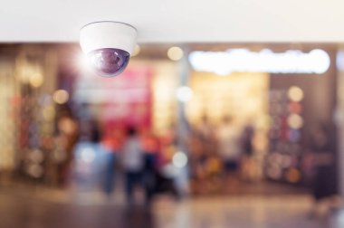 CCTV sistemi güvenlik içinde Restoran, Restoran, gözetim ve izleme kavramı koruma müşteri izlemek için tavan yüklü güvenlik kamerası. 