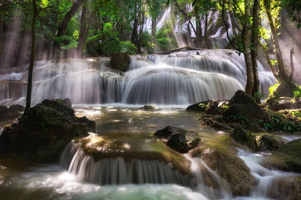 Pha Tad Waterfall Uma Cachoeira Três Camadas Localizada Interior Parque — Fotografia de Stock