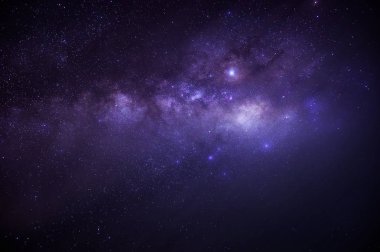 Ultra violet sesi, Samanyolu yıldız ve boşluk toz evren, uzun hız pozlama, ton mor eğilim.