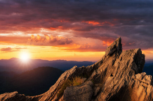 Beautiful sunset and sky with Flare at Doi Pha Tang, Chiang Rai 's Hidden Paradise, Thailand
.