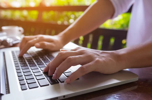 Freelance Woman Hands Keyboard Laptop Computer Cafe Girl Using Laptop — Stock Photo, Image