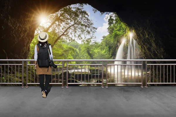 Asiatica Turista Femminile Lei Indossa Stile Casual Japanese Semplice Zaino — Foto Stock