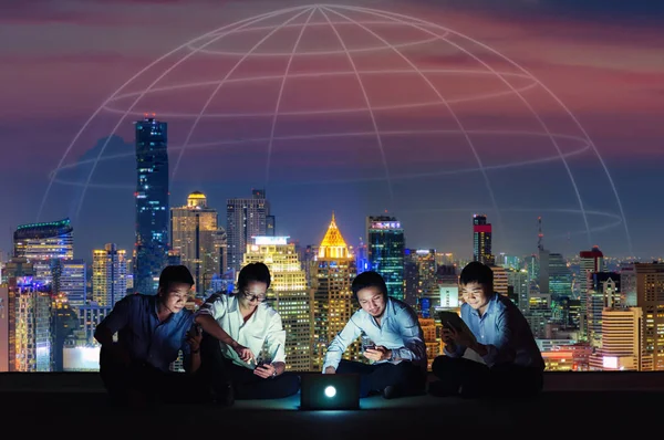 Grupo Negócios Asiático Ternos Casuais Usando Smartphone Tablet Laptop Para — Fotografia de Stock