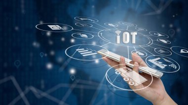 Smartphone ile birlikte, Internet kavramı, ağ bağlantı simgeleri birbirleri ile global kablosuz cihazlar bağlayın.