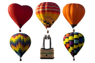 Küme, balon ve beyaz arka plan üzerinde izole sepet güzel sıcak hava balonlar.
