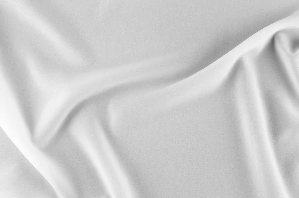 光滑典雅的白色丝绸或缎面豪华布可作为婚礼背景使用 豪华的圣诞背景或新年背景设计 白色织物质地 布织物表面 顶部视图 — 图库照片