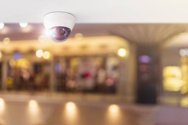 CCTV sistemi güvenlik içinde Restoran, Restoran, gözetim ve izleme kavramı koruma müşteri izlemek için tavan yüklü güvenlik kamerası. 