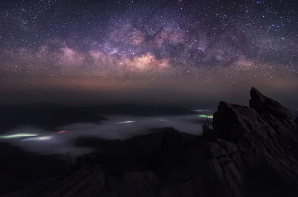치앙라이 파탕에 은하수 은하와 풍경은 꼭대기에 아름다운 광경인 메콩강 경치를 — 스톡 사진