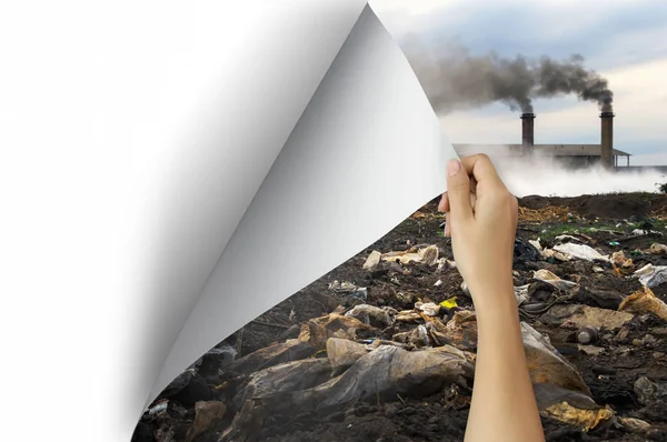 Änderungskonzept Frau Blättert Umweltverschmutzungsseite Leere Papierseite Realität Ändern Hoffnung Inspiration — Stockfoto