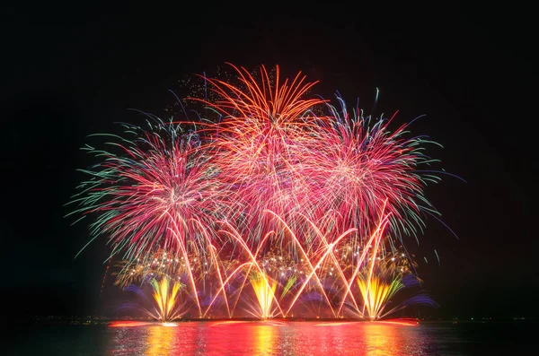 Buntes Feuerwerk Schwarzen Himmel — Stockfoto