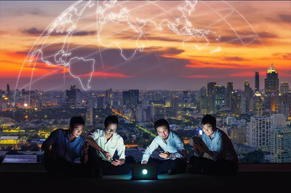 Grupo Negócios Asiático Ternos Casuais Usando Smartphone Tablet Laptop Para — Fotografia de Stock