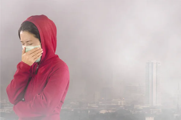 Женщина Гриппом Женщина Одета Розовую Одежду Носить Маску Носу Холодной — стоковое фото