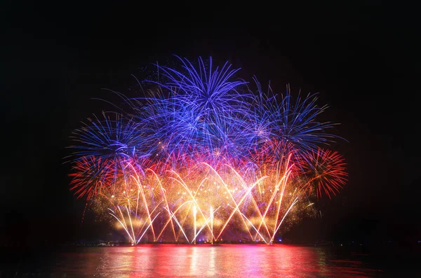 Fuegos Artificiales Colores Fondo Del Cielo Negro —  Fotos de Stock