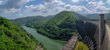 Eski Yanhi baraj bilinen Bhumibol Dam Sam Ngao Tak ilçe il, Tayland Ping nehir engellemek için inşa edilmiş.