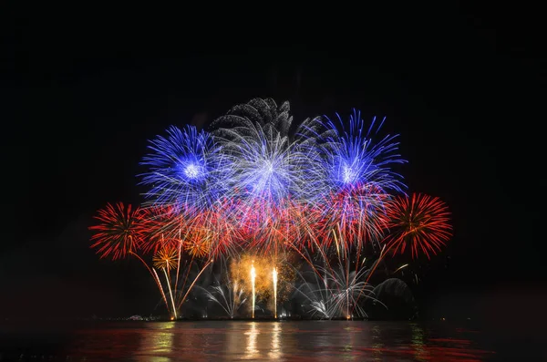 Feux Artifice Colorés Sur Fond Ciel Noir — Photo