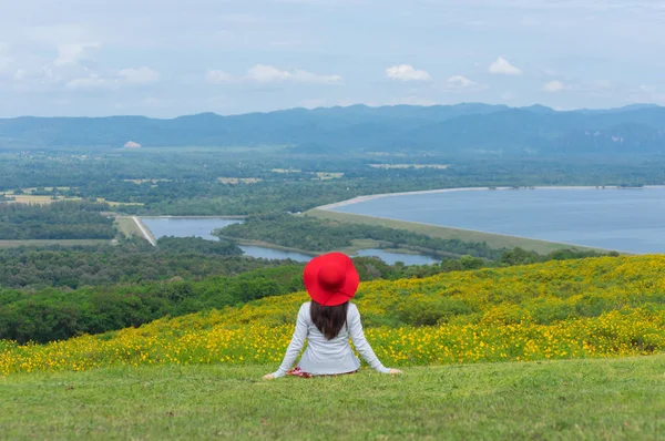 Beautiful Woman Tung Bua Tong Mexican Sunflower Field Mae Moh — Stock Photo, Image