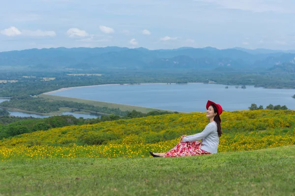 Beautiful Woman Tung Bua Tong Mexican Sunflower Field Mae Moh — Stock Photo, Image