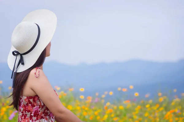 Beautiful Woman Tung Bua Tong Mexican Sunflower Field Mae Moh — Stock Photo, Image