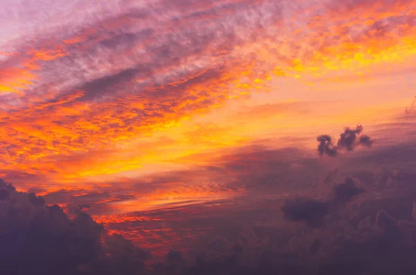 Gyönyörű Eget Vörös Felhők Során Naplemente — Stock Fotó