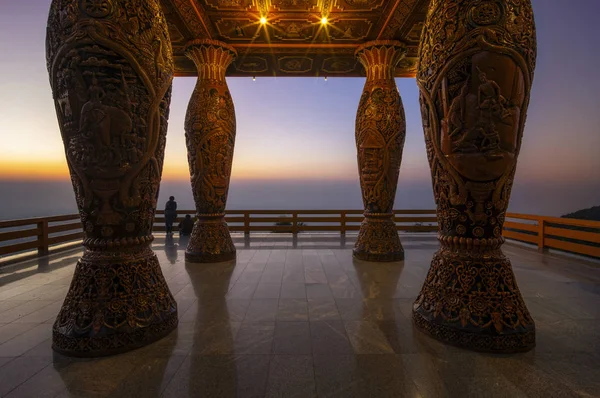 Turisté Čeká Východ Slunce Ranní Zobrazení Bodu Wat Phra Doi — Stock fotografie