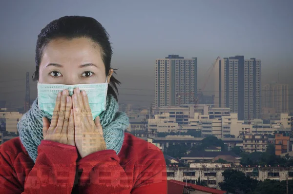 Asyalı Kadınlar Arka Plan Şehirler Ile Hava Kirliliği Hava Kirliliği — Stok fotoğraf