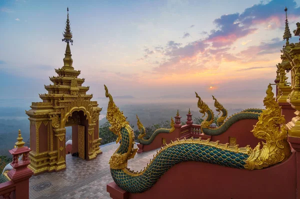 Linda Paisagem Matinal Com Nevoeiro Wat Phra Doi Phra Chan — Fotografia de Stock