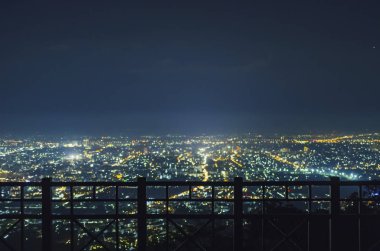 Bakış Chiang Mai Doi Suthep dan gece görüş.