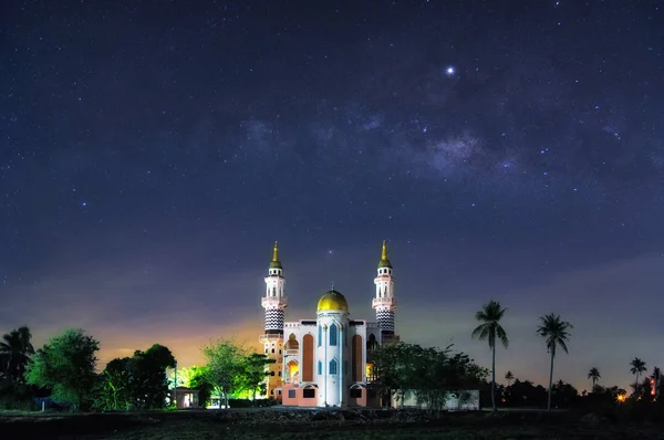Mešita Mléčná dráha Phetchaburi. — Stock fotografie