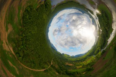 Mae Chang Rezervuar, Mae Moh, Lampang, Tayland ile küçük gezegen 360 derece panorama kuşlar göz görünümü