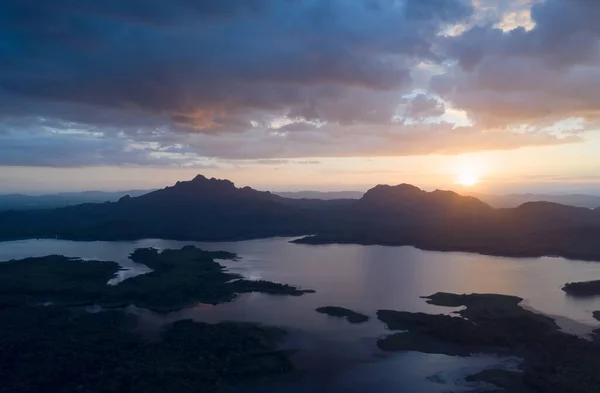 Schöne Luftaufnahme Sonnenuntergang Über Der Bergkette Norden Thailands Schönheit Regenwaldlandschaft — Stockfoto