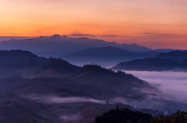 Kuzey Tayland vadisinde güzel bir sabah sisi, Mae Hong Son, Ban Ja Bo.