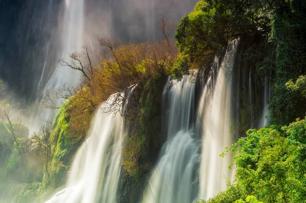 Thi Cachoeira Cachoeira Bonita Floresta Profunda Parque Nacional Umphang Província — Fotografia de Stock