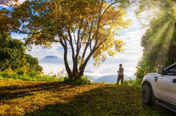 Reisende Mit Natürlicher Landschaft Morgen Huai Nam Dang Nationalpark Thailand — Stockfoto