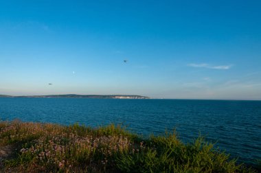 Güney İngiltere'de Wight Adası Batı Lulworth kıyı şeridi üzerinde görünümü. Ingiltere