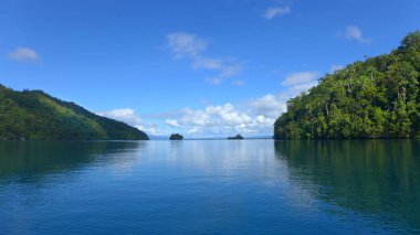 Waigeo Mayalibit koyunda Jungle Görünümü. Raja Ampat, Batı Papua, Endonezya