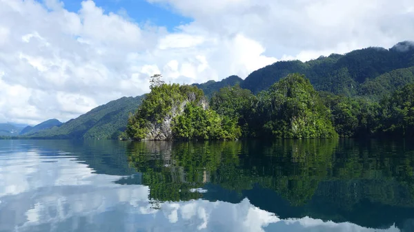 Vista Della Giungla Sulla Baia Mayalibit Waigeo Raja Ampat Papua — Foto Stock