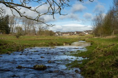 İskoç sınırındaki Lauder'daki Nehir Lideri'nin görünümü. Iskoçya.