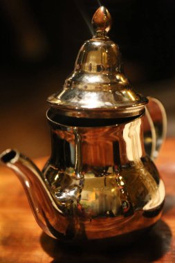 Metal çaydanlık, Arap tarzı.