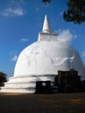 Büyük stupa Kiri Vehera, Polonnaruwa Antik Kenti, Sri Lanka        