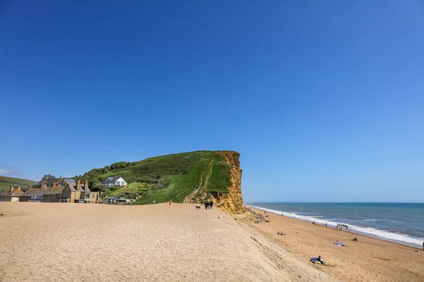Bridport, Dorset, İngiltere 'deki Jurassic Coast cliff ve plajı