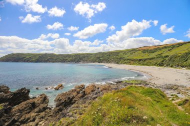 Cornwall, İngiltere 'deki Roseland Yarımadası' ndaki Kasa Sahili 'nin panoramik manzarası