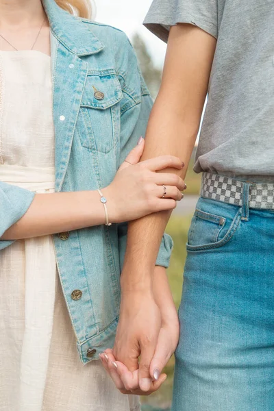 Lovers Couple Holding Hands Forest — Stock Photo, Image