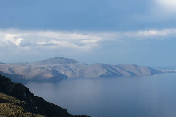 Baykal Gölü 'nün güzel manzarası