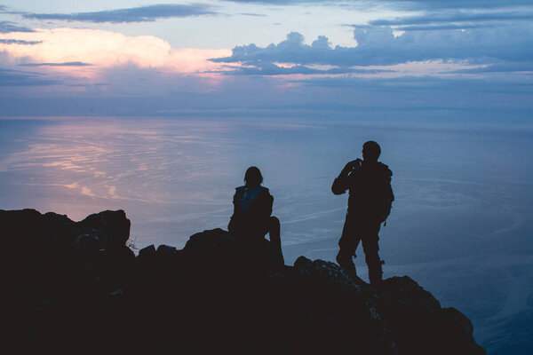 красивый закат на озере Байкал
