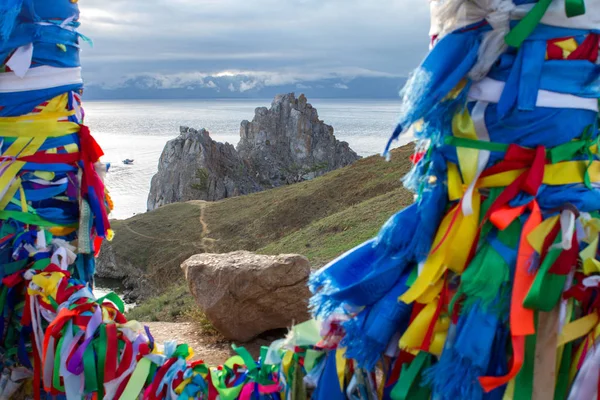 Cape şaman Olkhon ada üzerinde. Deniz baykal