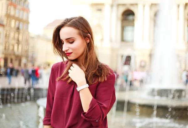 Jonge Mooie Vrouw Een Stad Plein Straat Toeristische Stad — Stockfoto