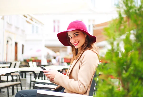 Smiling Girl Coat Sitting Street Cafe Town Square Smartphone — Stock Photo, Image