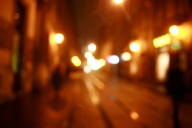 İnsanlar ile gece kasaba Meydanı bokeh arka plan bulanık